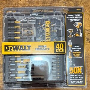 DEWALT Max Impact 40-Piece Set - Black and Yellow